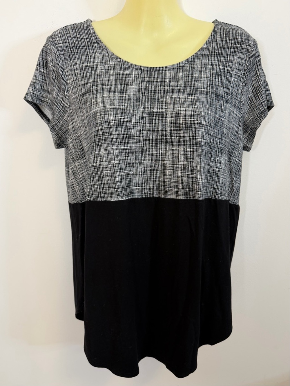 Alfani Gray Patterned and Black Colorblock Short Sleeve Scoop Tee